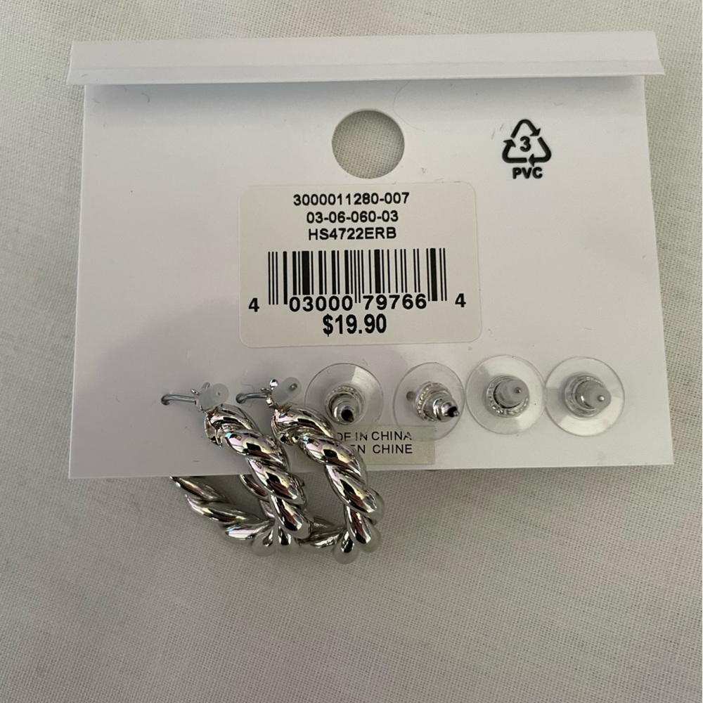 🤍2/$27 Ricki’s NWT 3pc Earrings - Picture 3 of 5